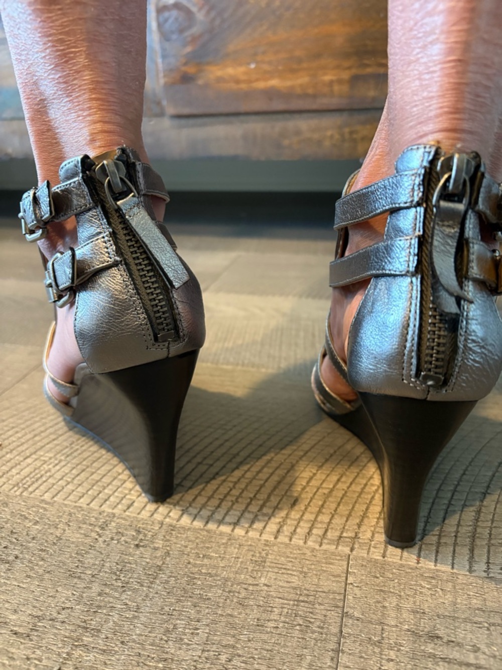 Nine West Metallic Strappy Wedge Sandals - Silver leather. Sz 7. Worn 1x. - Picture 3 of 8